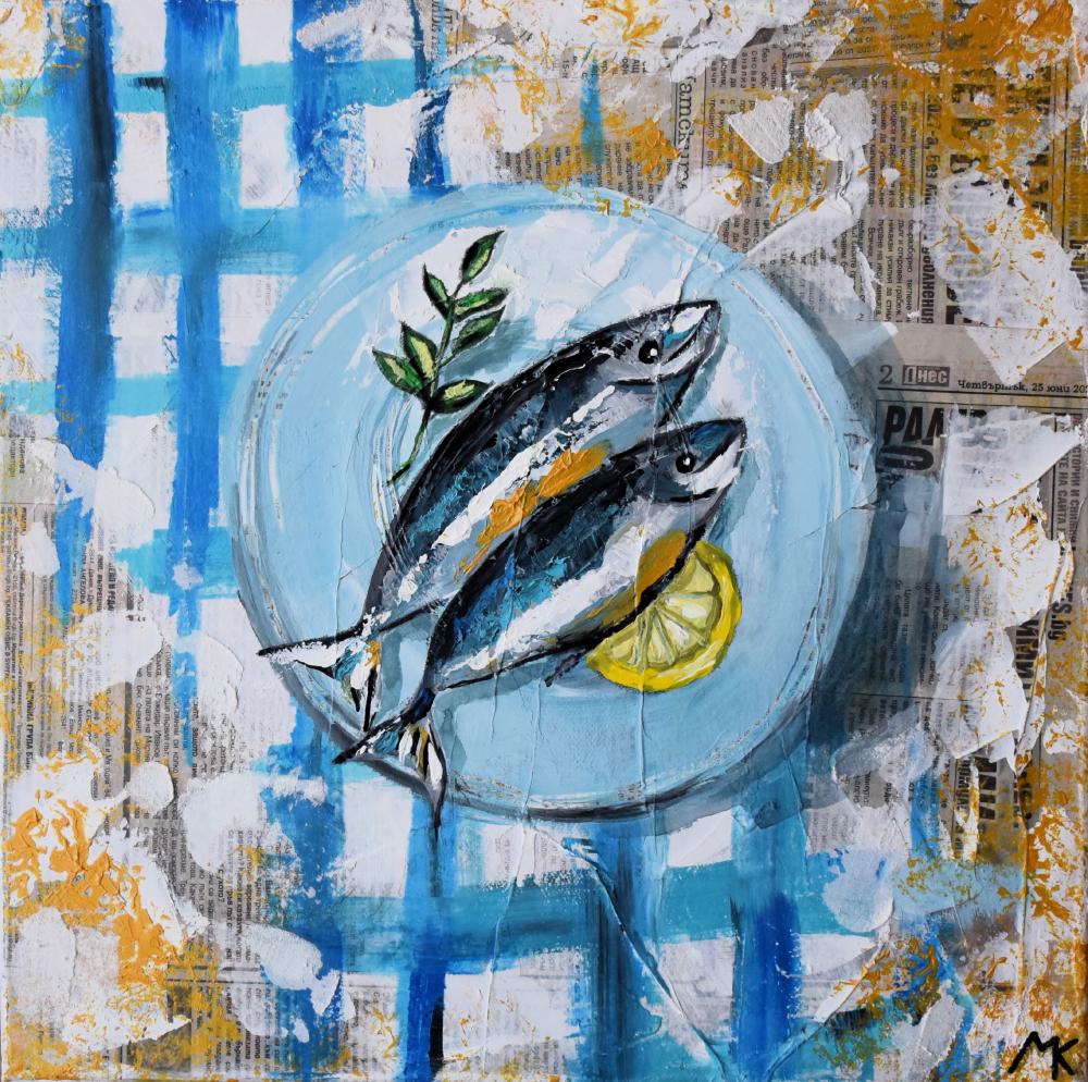 Картина „Сардиния“ — две сардини с лимон и маслинова клонка в синя чиния, смесена техника